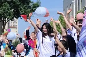 果然视频｜再见！德州市实验中学毕业典礼千人大合唱图片