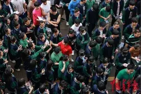 中职生走入高考考场图片