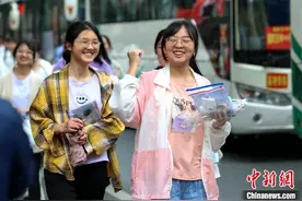 直击湖北襄阳高考现场图片