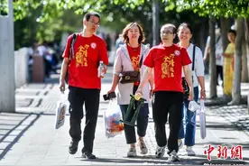 2023年全国高考拉开帷幕 新疆22.69万考生参加高考图片