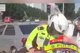 监考老师忘带证件铁骑极速送回图片