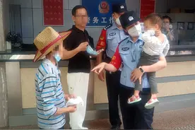 2岁男童在北京西站走失，旅客及时发现报警助其找到家人图片