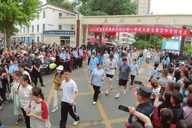 全省29.23万名考生参加高考图片