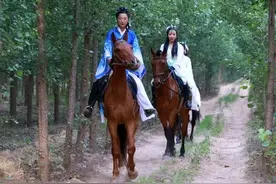 汉服美女骑高头大马好酷！图片