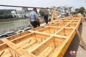 即将完工！兰溪制作99.9米长龙舟，将冲刺“最长龙舟”吉尼斯世界纪录图片
