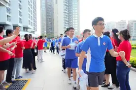 多图直击！高考现场这些暖人瞬间图片