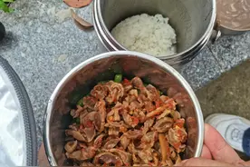 长沙高考考场外的“食堂”：姐姐穿马面裙送饭，祝妹妹马到成功图片