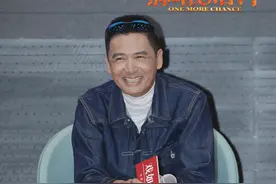 周润发上午跑步下午现身上戏畅谈人生，鼓励年轻演员多参加舞台剧图片