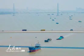 江苏南京：长江航道水运忙图片