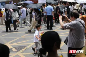 高考组图故事丨萌化了的奔赴，我的姐姐高考结束了！图片