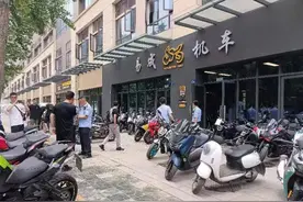 多部门联合突击检查二手摩托车销售店 查扣8台非法改装车图片