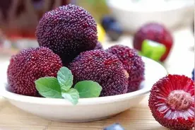 洗杨梅可别少了这步！加这两样，脏东西自己跑出来，吃着更放心图片