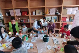 “浩瀚宇宙 浪漫不歇”！金海的孩子用色彩绘出“快乐星球”图片