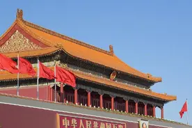 天安门城楼13日起恢复对外开放，游客须提前实名预约视频封面