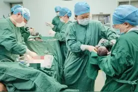 一口辣椒下肚，大口咯血！医生：这个动作太危险，千万别做！图片