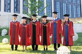 全新亮相！这所高校新版学位服太惊艳了图片