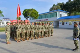 不畏烈日不惧风雨，新兵们很能吃苦！图片