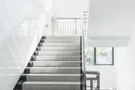 “空腹爬楼”月瘦20斤？医生提醒：动作做对才有效，膝关节不好需谨慎锻炼！图片