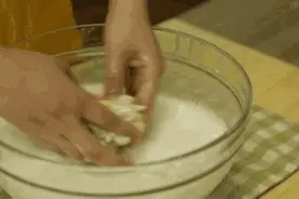 凉皮最简单的做法！不揉面不洗面，5分钟做一大盘，Q弹爽滑超过瘾~图片