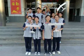 西安市育才中学举行首届航模比赛图片