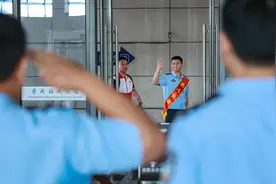 致敬！荣成的这位民警赴济南捐献造血干细胞图片