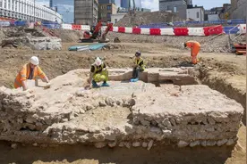 伦敦发现罕见罗马时期陵墓图片