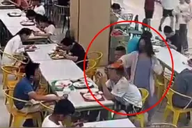 这一次，因一句猫屎臭往男生头上扣饭的女大学生，被扒得底朝天图片