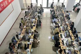 今年使用全国卷阅卷老师怎么看？记者探访阅卷现场图片