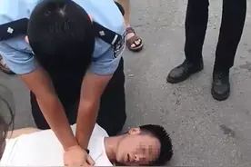 外卖小哥突发心梗当街昏迷 重庆一民警实施心肺复苏化险为夷图片