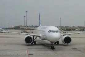 航班远机位过多引争议，民航局出手整治提升“靠桥率”图片