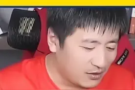 985高校新闻学教授怒了，让人想起苏轼的一句诗图片