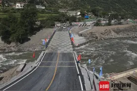 国道213线“5·8”松潘县境内山体高位垮塌路段地灾绕避工程通车图片