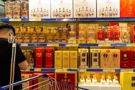 密集试水冰淇淋、咖啡，茅台和五粮液们在担忧什么？｜你不知道的商业秘密图片