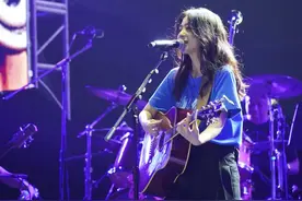 陈绮贞泪洒杭州草莓音乐节，唱到《鱼》时哭出声图片