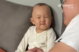 差别对待！宝宝见到爸爸1秒变脸图片