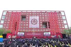 秒变音乐会现场！曲阜师范大学这场毕业典礼超燃图片