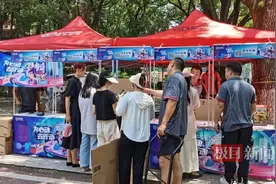 曹打听丨高校毕业季迎来寄件高峰，这些“点到点”服务提升效率还更省钱图片