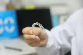 无托槽隐形矫治：看不见的矫正 看得见的笑容图片