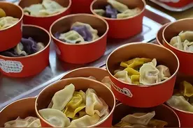 记住母校的味道！武汉一大学制作“五色雪糕”送别毕业生图片