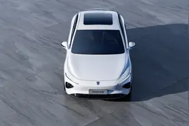 晨新车｜拉开荣威品牌新能源征程序幕   荣威中高级纯电轿车D7官图发布图片