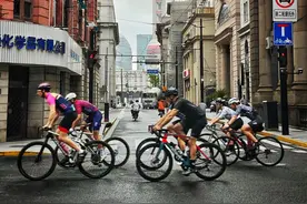 深一度｜骑着自行车，这群老外爱上中国图片