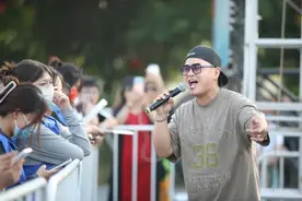 当历史与音乐相撞！首届烟台大学生音乐节在蓬莱阁举办图片