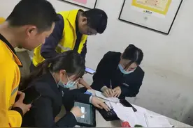 汝城邮储银行上门办理美团骑手专属借记卡图片