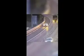 果然视频|惊险！情侣吵架，男友竟赌气下车“暴走”数公里！图片