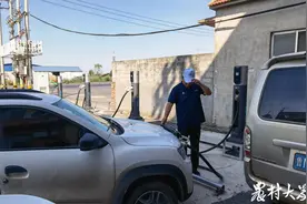 百公里省道上，唯一建在公路边的电动汽车充电站图片