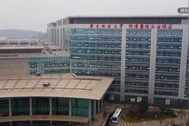 武汉一女子称术后纱布被留体内26天，院方：了解情况后回复视频封面