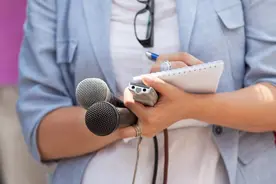 延宕数日的争论：实用主义还是功利主义？张雪峰搅动新闻业学两界图片