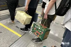 浙江一网友晒出公司发的端午福利，网友一看：酸了！图片