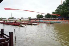 广东省第五届传统龙舟争霸赛在江门新会举办，全球超300万人次观看图片