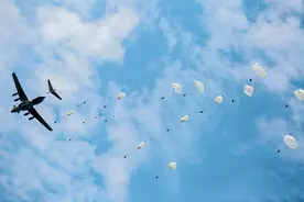 英雄魂铸就英雄连图片